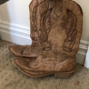 Light brown cow boy boots